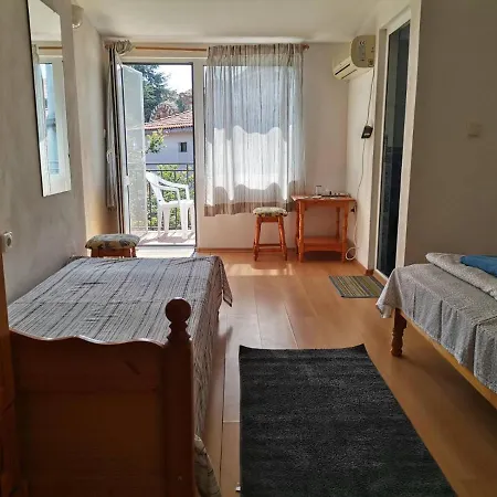 The Two Anchors * نيسيبار