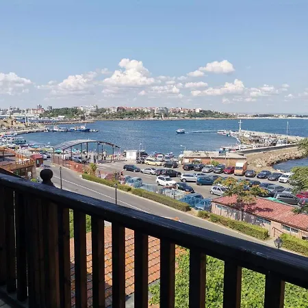 The Two Anchors منزل للإقامة نيسيبار