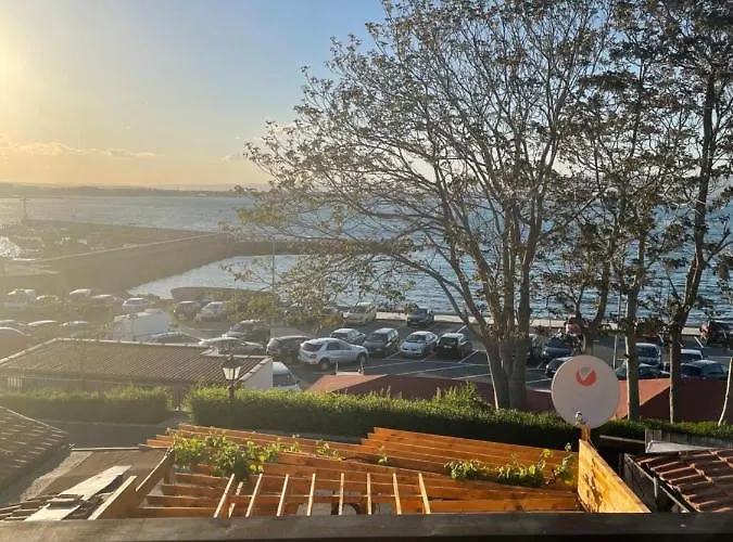 Проживание в семье The Two Anchors