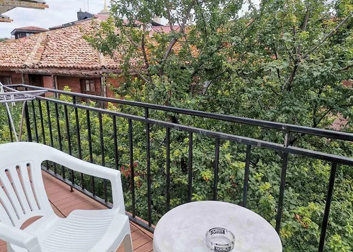 The Two Anchors Проживание в семье