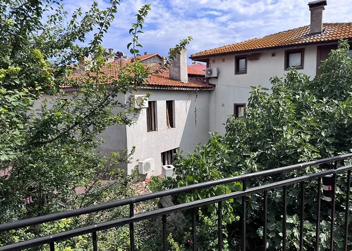 Проживание в семье The Two Anchors